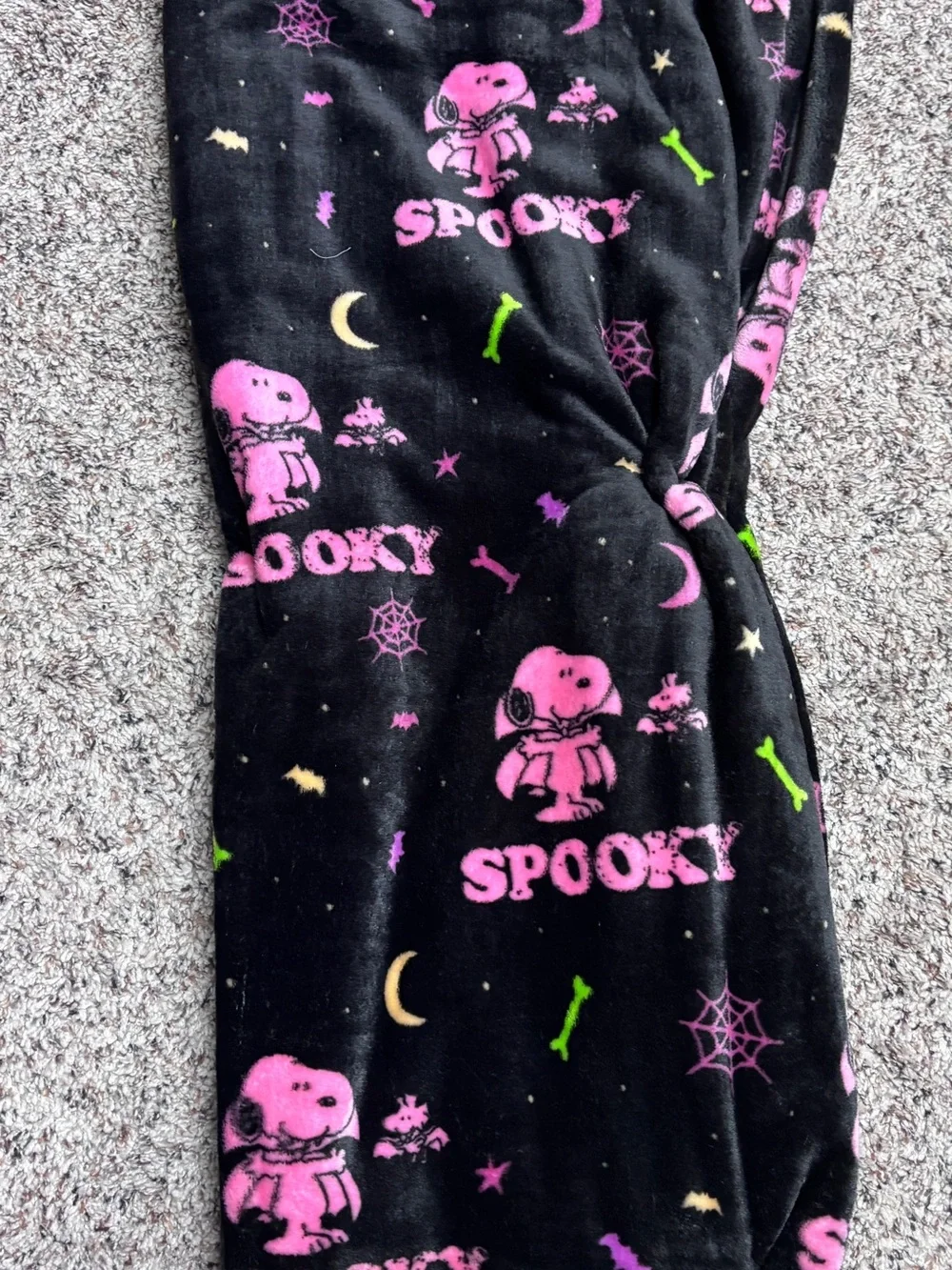 Peanuts Snoopy Woodstock NEON Pink Halloween 50 x 70